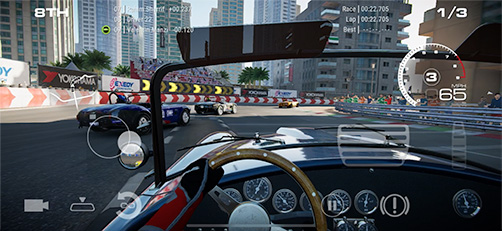 <strong>TOUCH, TILT AND TOTAL GAMEPAD SUPPORT</strong> <span>Seamlessly intuitive controls from the team that brought you <em>GRID Autosport</em>.</span>